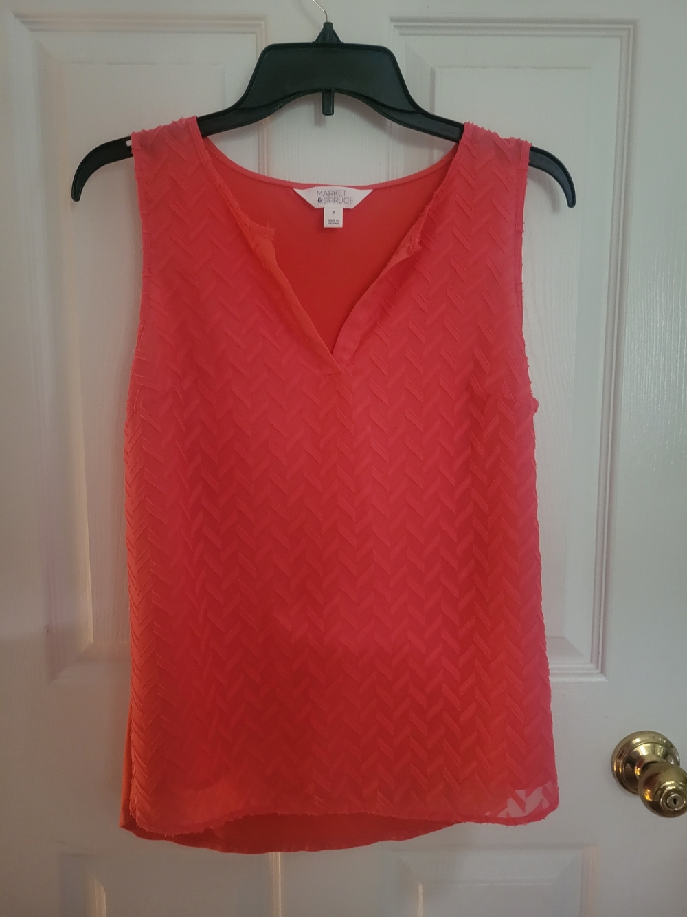 Market & Spruce Coral V-Neck Chevron Texture Sleeveless Top